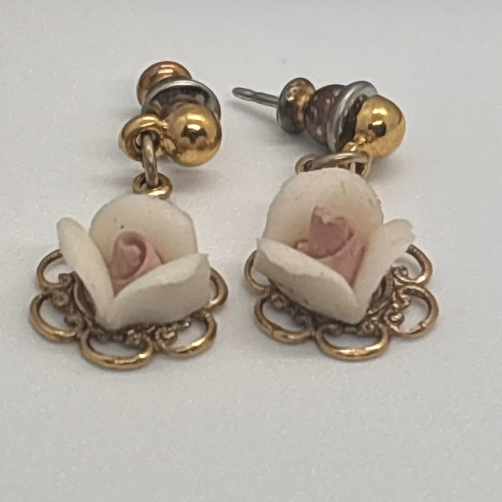 Vintage Floral‎ Dangle Earrings Gold Tone Porcelain Rose